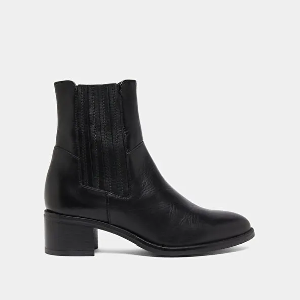 Boots with elastic band and square heel in black leather