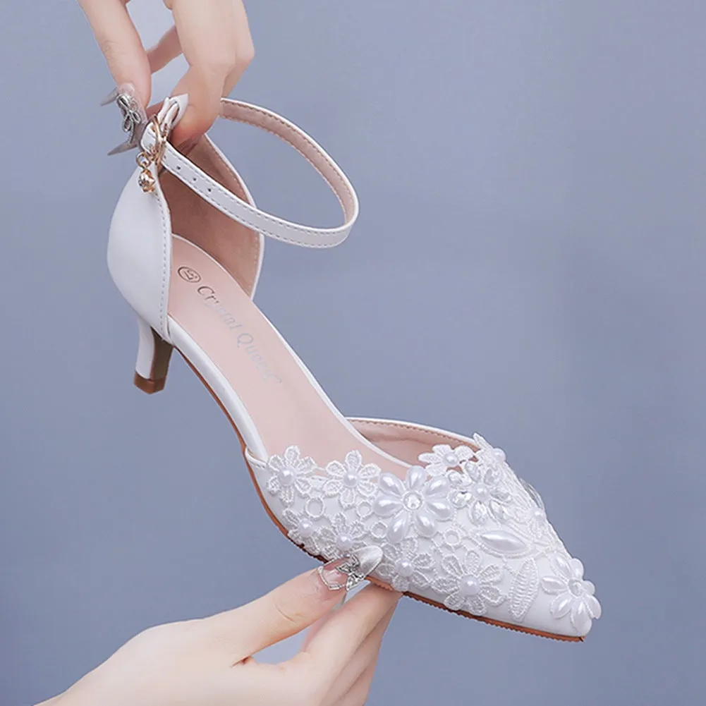 Chaussures de mariage à bout pointu en dentelle blanche et strass