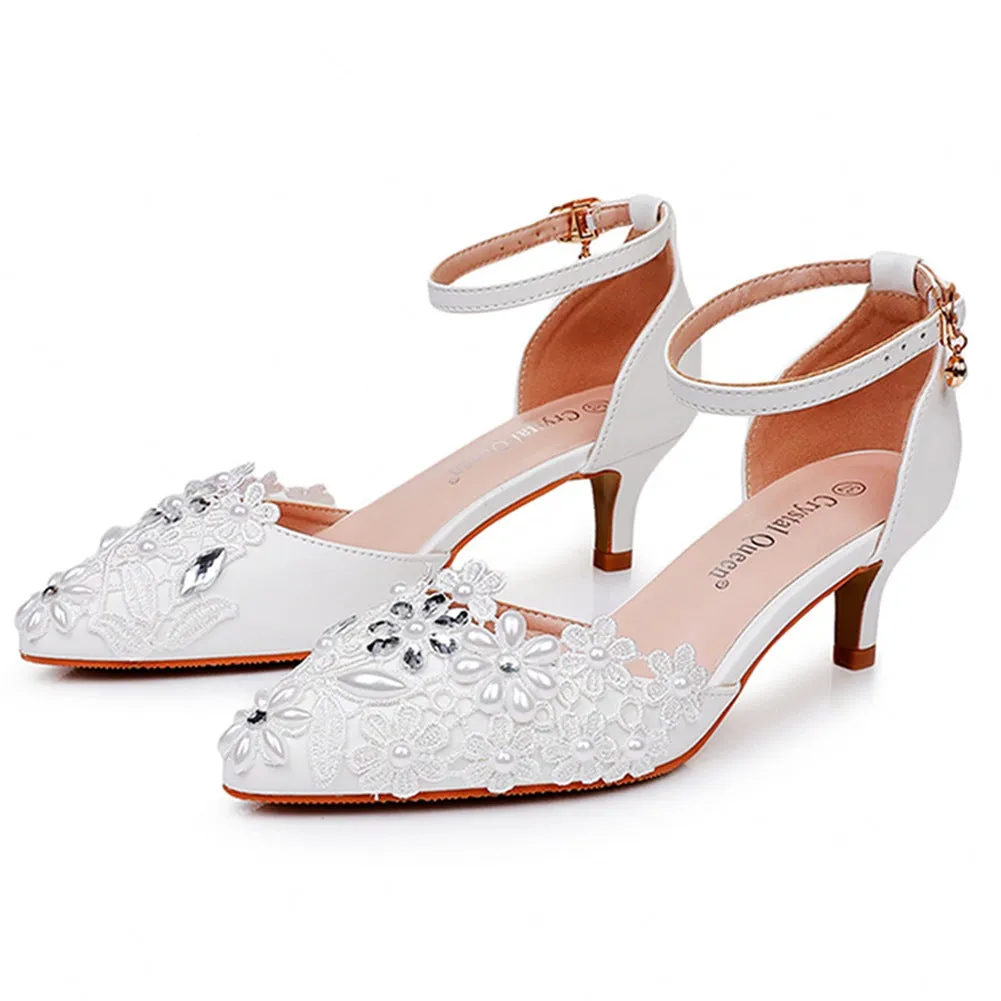 Chaussures de mariage à bout pointu en dentelle blanche et strass