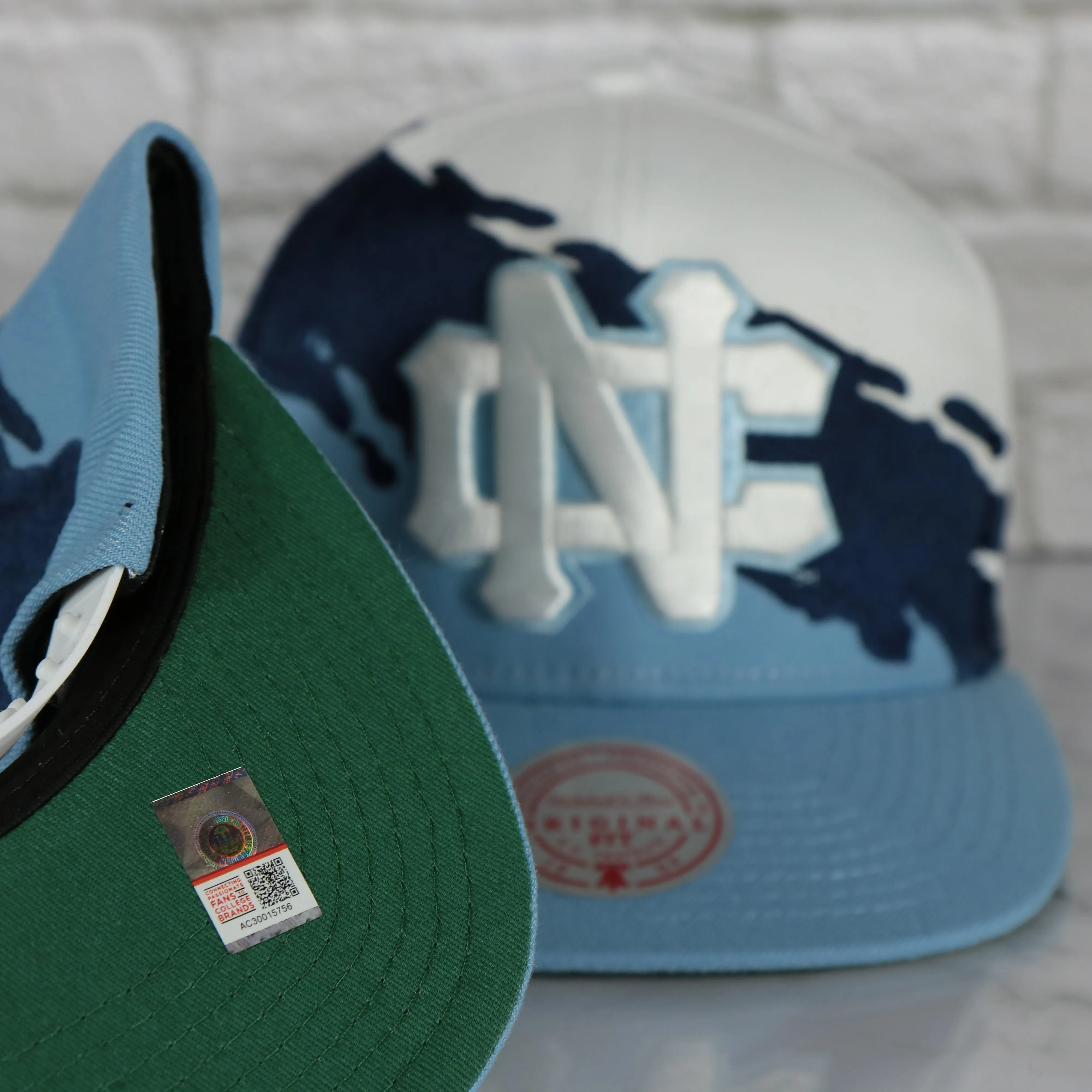 University of North Carolina Tar Heels Vintage Retro Paintbrush Mitchell and Ness Snapback Hat | White/Blue