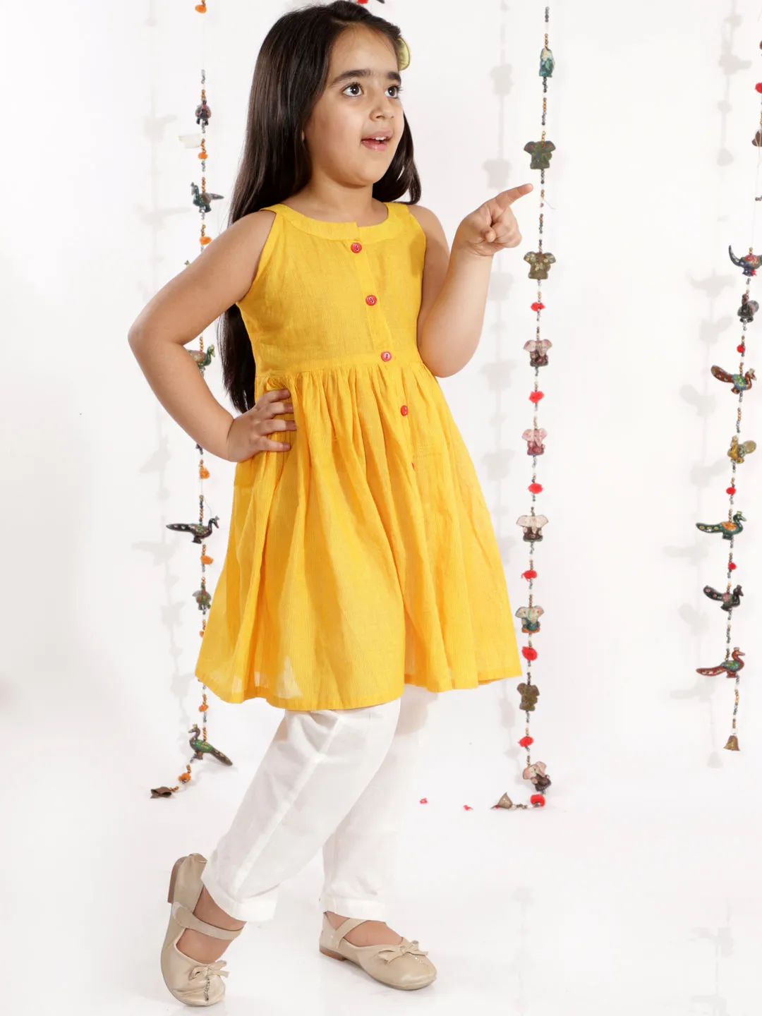 VASTRAMAY Girls' Handloom Cotton Kurta And Straight Pant Set